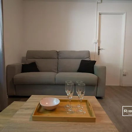Appartement Vias-village - T2 Dans Ancien Domaine Viticole *