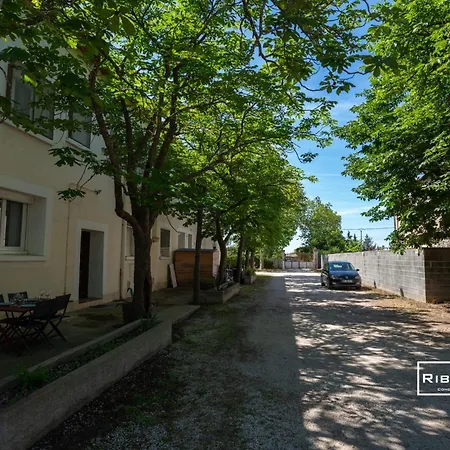 Vias-village - T2 Dans Ancien Domaine Viticole *
